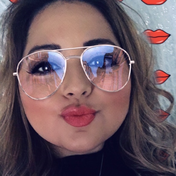 Meet your Posher, Veronica - Picture 1 of 1